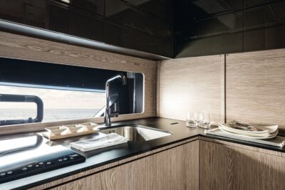 Azimut 43 2017 www.navigobyy.com t03