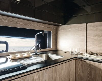 Azimut 43 2017 www.navigobyy.com t03