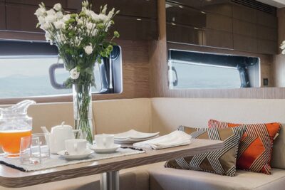 Azimut 43 2017 www.navigobyy.com t04