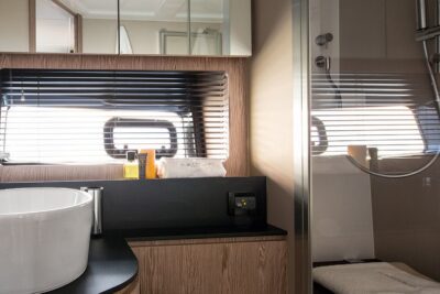 Azimut 43 2017 www.navigobyy.com t07