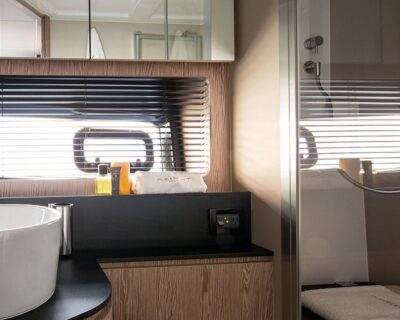 Azimut 43 2017 www.navigobyy.com t07