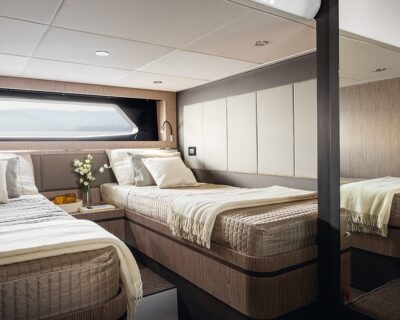 Azimut 43 2017 www.navigobyy.com t09