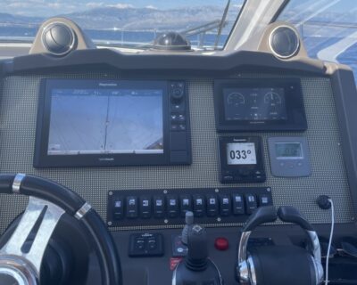 Azimut 43 2017 www.navigobyy.com t15