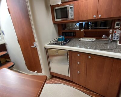 Monterey 330 SY 2007 www.navigobyy.com 03