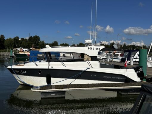 Motorboat Yacht Parker 800 Weekend 2016