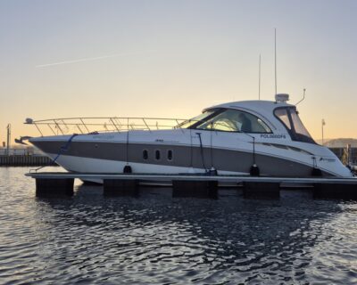 Cruisers Yachts 390 Coupe