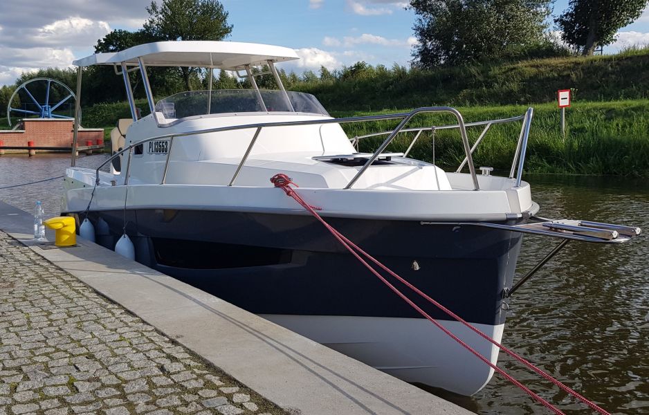 Endorphine 22 1 Endorphine 22 Cabin Motorboat for Sale