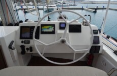 Bali 5.4 84 Catamaran Bali 5.4 2022 wheel