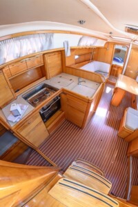 Bavaria 37 Cruiser 4 Bavaria 37 Cruiser 2007 interior