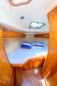 Bavaria 37 Cruiser 7 Bavaria 37 Cruiser 2007 interior