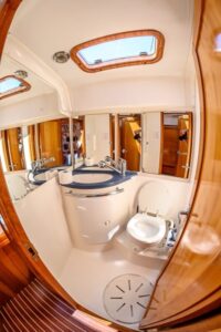 Bavaria 37 Cruiser 8 Bavaria 37 Cruiser 2007 interior toilet