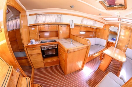 Bavaria 37 Cruiser 12 Bavaria 37 Cruiser 2007 interior