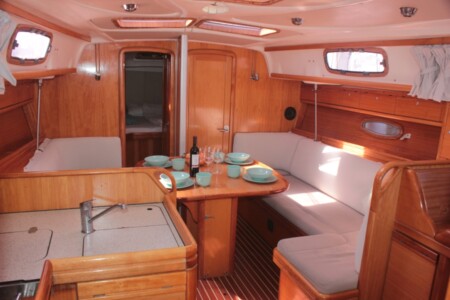 Bavaria 37 Cruiser 15 Bavaria 37 Cruiser 2007 interior mesa