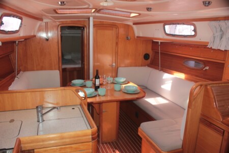Bavaria 37 Cruiser 16 Bavaria 37 Cruiser 2007 interior mesa