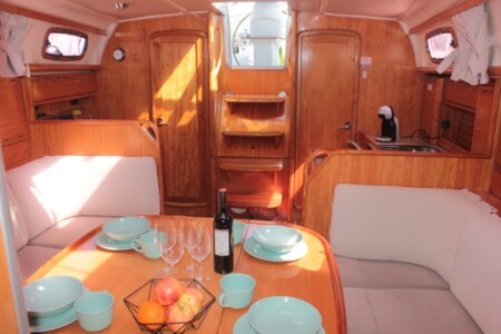 Bavaria 37 Cruiser 18 Bavaria 37 Cruiser 2007 interior mesa