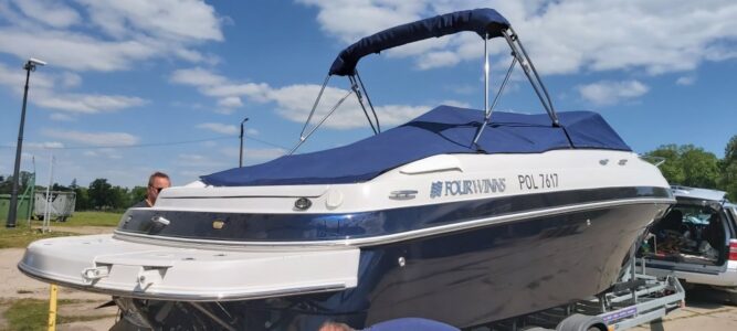 Four Winns Sundowner 255 7 Four Winns Sundowner 255