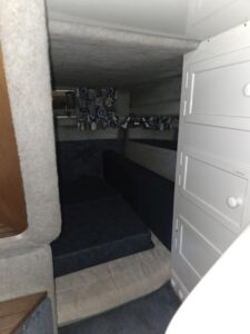 Rinker Fiesta Vee 260 11