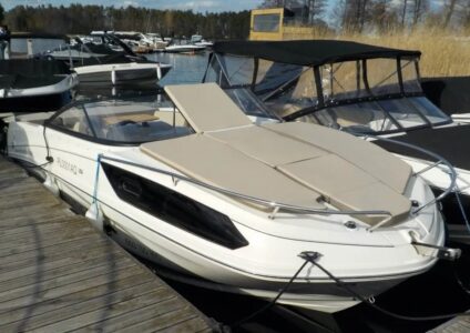 Bayliner VR6 Cuddy 3