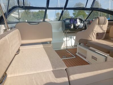 Bayliner VR6 Cuddy 7