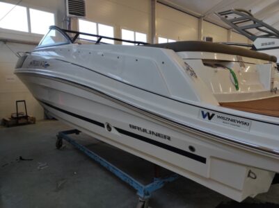 Bayliner VR6 Cuddy 11
