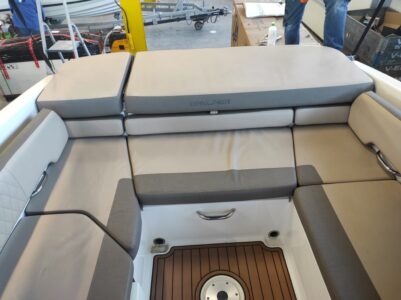 Bayliner VR6 Cuddy 12