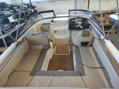 Bayliner VR6 Cuddy 13