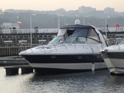 Cruisers Yachts 370 Express 5