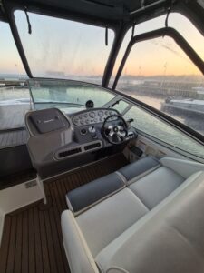 Cruisers Yachts 370 Express 6