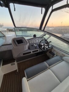 Cruisers Yachts 370 Express 7