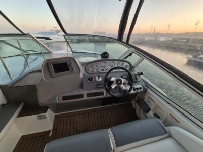 Cruisers Yachts 370 Express 11