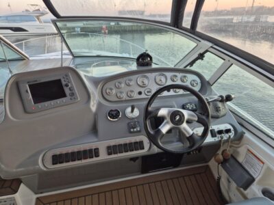 Cruisers Yachts 370 Express 12