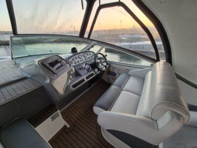 Cruisers Yachts 370 Express 14