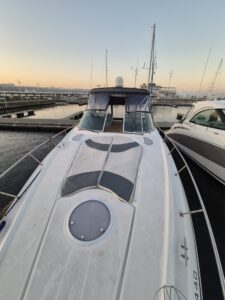 Cruisers Yachts 370 Express 16