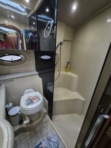 Cruisers Yachts 370 Express 21