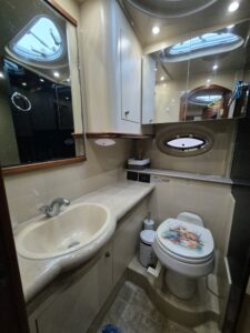 Cruisers Yachts 370 Express 22