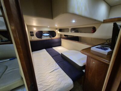 Cruisers Yachts 370 Express 28