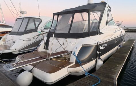 Cruisers Yachts 370 Express 3