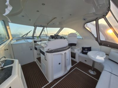 Cruisers Yachts 390 Coupe 7