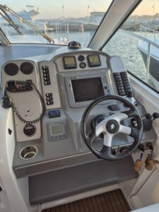 Cruisers Yachts 390 Coupe 10