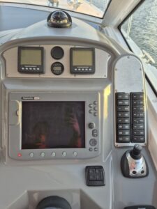 Cruisers Yachts 390 Coupe 11