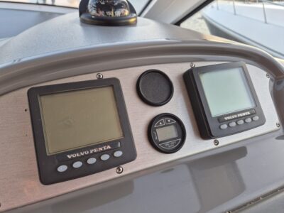 Cruisers Yachts 390 Coupe 14