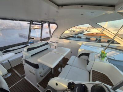 Cruisers Yachts 390 Coupe 16