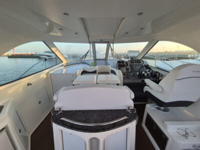 Cruisers Yachts 390 Coupe 17