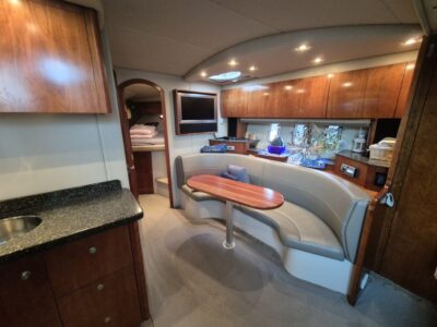 Cruisers Yachts 390 Coupe 18