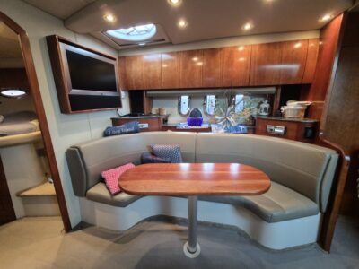 Cruisers Yachts 390 Coupe 19