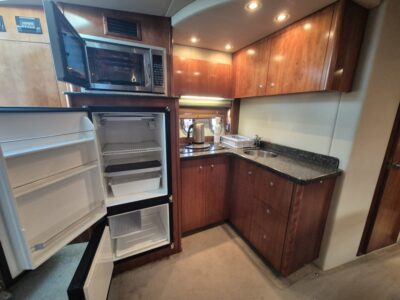 Cruisers Yachts 390 Coupe 21