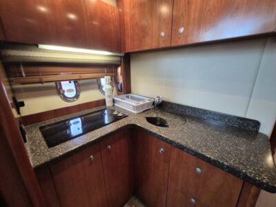 Cruisers Yachts 390 Coupe 22