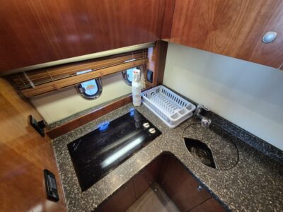 Cruisers Yachts 390 Coupe 23