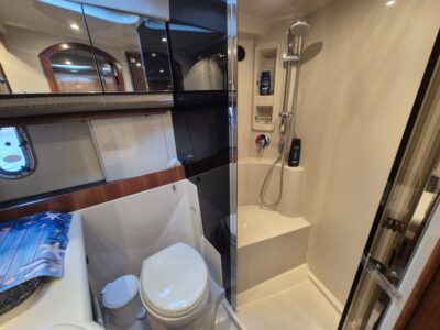 Cruisers Yachts 390 Coupe 25