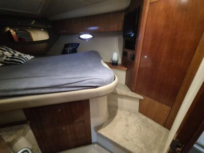 Cruisers Yachts 390 Coupe 30